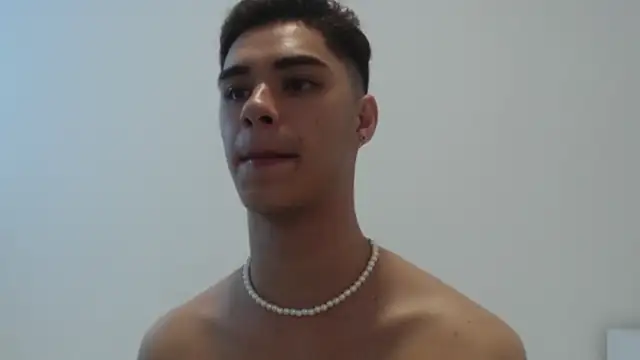 Snapshot of juanes_puthee chatting on March 18, 2025, 6:06 pm juanes puthee online show from March 18, 2025, 6:06 pm