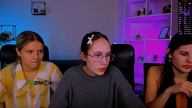 Snapshot of mona_cloud chatting on November 18, 2025, 8:56 pm mona cloud online show from November 18, 2025, 8:56 pm