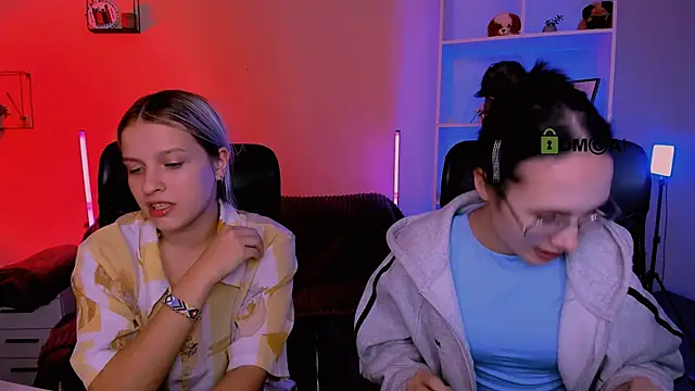 Snapshot of mona_cloud chatting on December 3, 2025, 12:55 am mona cloud online show from December 3, 2025, 12:55 am