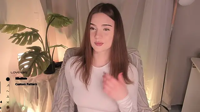 LisaBaillea online show from October 15, 2025, 7:16 am