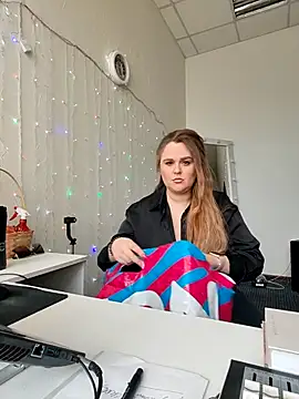 Juicy PeachLux online show from April 10, 2026, 7:48 am