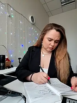 Juicy PeachLux online show from April 18, 2026, 7:54 am