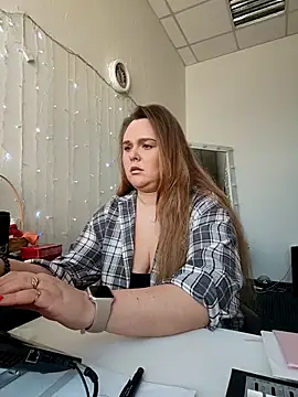 Juicy PeachLux online show from April 2, 2026, 7:59 am