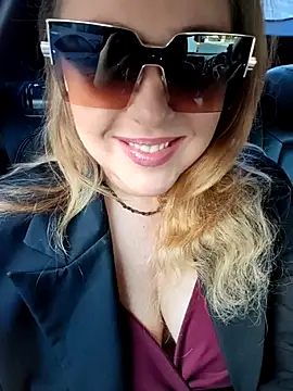 Snapshot of Juicy_PeachLux chatting on September 16, 2025, 10:16 am Juicy PeachLux online show from September 16, 2025, 10:16 am