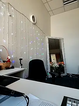 Juicy PeachLux online show from April 13, 2026, 9:13 am