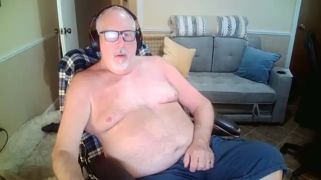 superbearboss online show from April 12, 2026, 7:06 pm