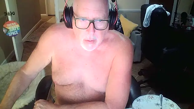 Snapshot of superbearboss chatting on June 30, 2026, 2:55 am superbearboss online show from June 30, 2026, 2:55 am