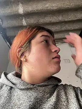 Karina Leon online show from April 17, 2026, 4:10 pm