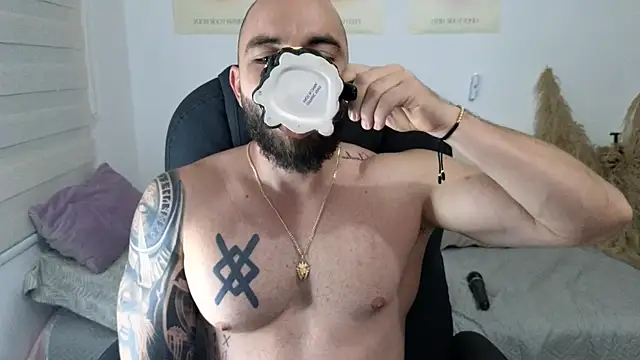 Snapshot of Isaac_Carter chatting on December 16, 2025, 11:25 am Isaac Carter online show from December 16, 2025, 11:25 am