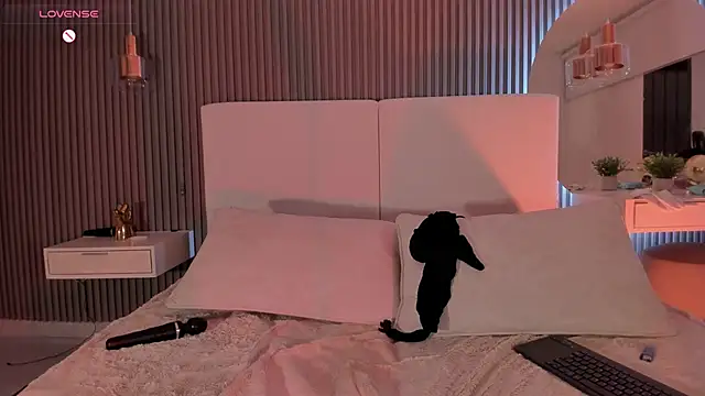 Zoewhitte online show from November 10, 2025, 12:37 am