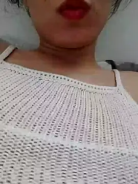 Snapshot of saraaxx1 chatting on July 5, 2026, 1:29 pm saraaxx1 online show from July 5, 2026, 1:29 pm
