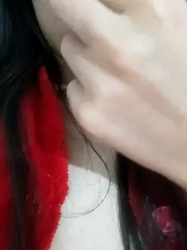 saraaxx1 online show from November 23, 2025, 10:53 pm