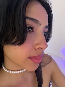  Emily Thompson  online show from February 7, 2026, 11:13 pm