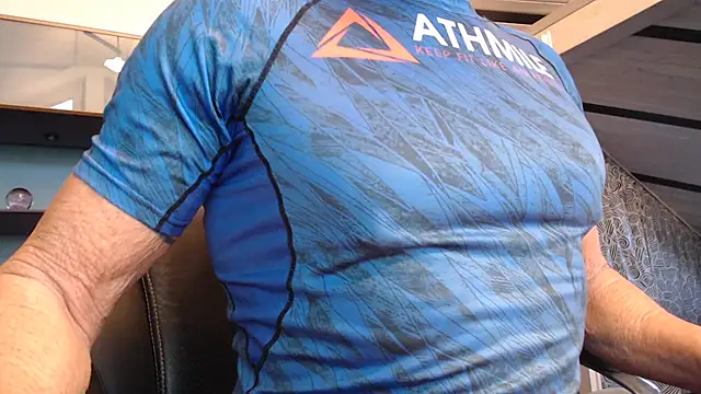 Snapshot of munichrubber chatting on December 20, 2025, 7:00 am munichrubber online show from December 20, 2025, 7:00 am