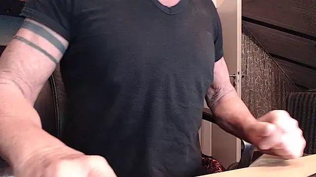 Snapshot of munichrubber chatting on December 21, 2025, 6:04 am munichrubber online show from December 21, 2025, 6:04 am