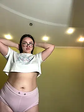 MiraLuccian online show from October 12, 2025, 8:10 pm