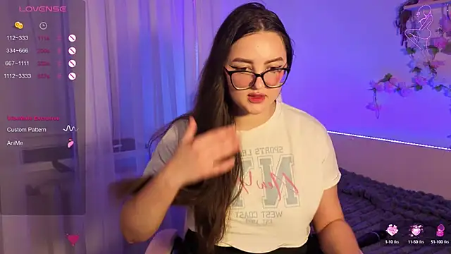 MiraLuccian online show from September 12, 2025, 6:40 pm