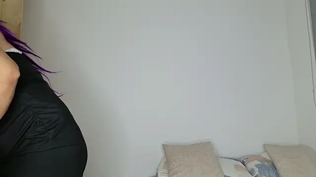 isahilton1 online show from February 11, 2026, 12:05 pm