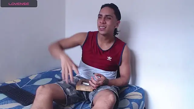 Monkey uchiha777 online show from April 19, 2026, 4:41 pm