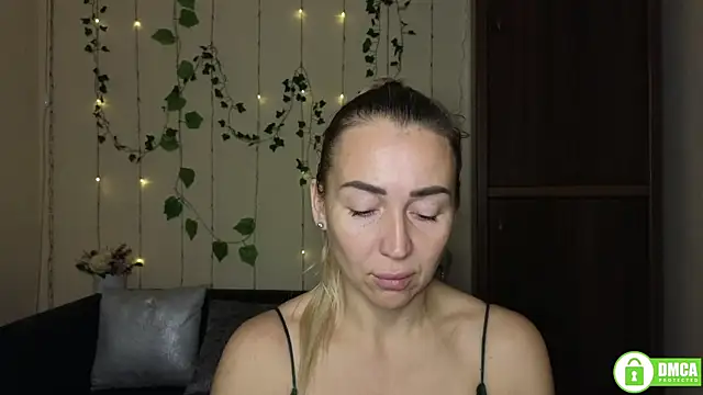 Kiss julli88I online show from October 27, 2025, 6:31 pm