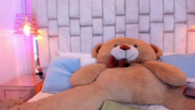 MaddyCrofft online show from April 17, 2026, 11:35 am