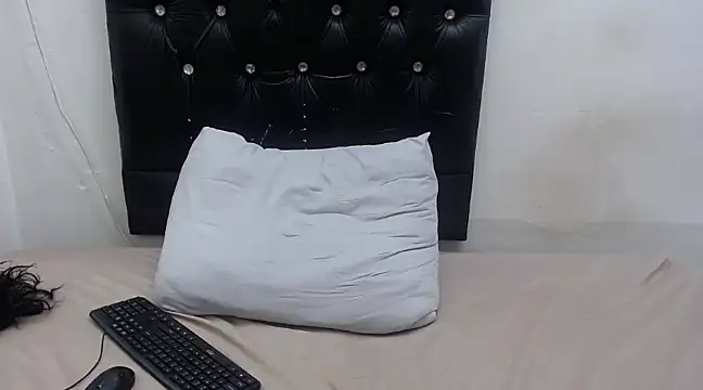 NICKY19XX online show from March 8, 2025, 2:23 am