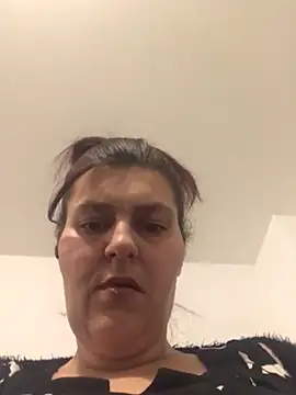 Curvy-Essex-Milf online show from March 14, 2025, 8:28 pm