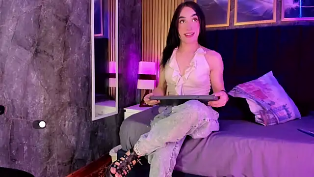 Small Hot19 online show from April 14, 2026, 9:47 am