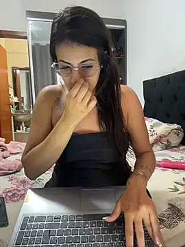 Snapshot of jheicylli chatting on December 4, 2025, 7:35 pm jheicylli online show from December 4, 2025, 7:35 pm