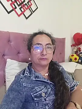 Snapshot of AlessandraLeroy chatting on June 3, 2026, 12:44 am AlessandraLeroy online show from June 3, 2026, 12:44 am