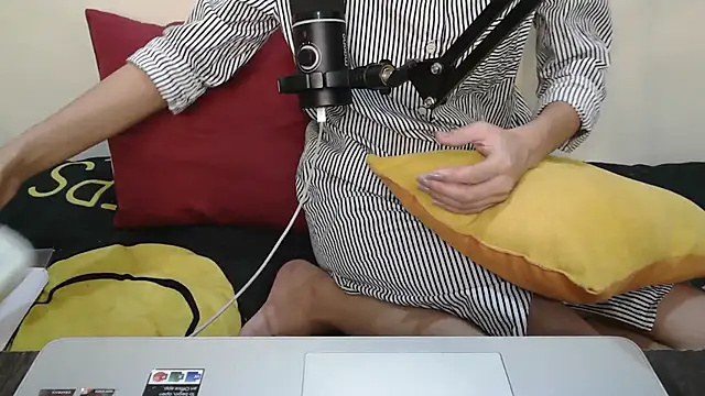 Snapshot of NaughtyThrouple007 chatting on September 13, 2025, 12:38 pm NaughtyThrouple007 online show from September 13, 2025, 12:38 pm