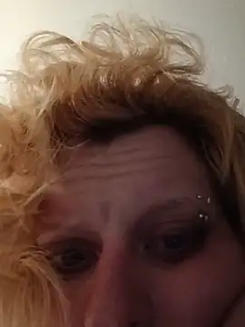 KITTYBOOBOOFUXX online show from April 22, 2026, 10:11 am