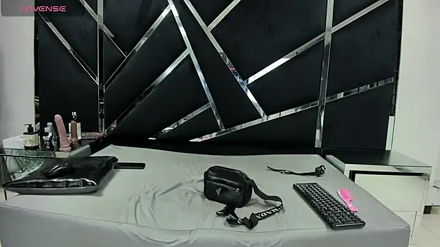 Snapshot of Oriana69_ chatting on September 17, 2025, 3:03 pm Oriana69 online show from September 17, 2025, 3:03 pm