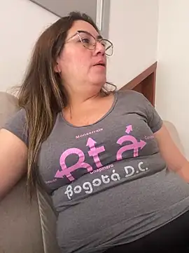 Luna-nevada online show from April 18, 2026, 7:58 pm