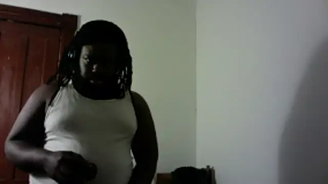 shaniko89isscam online show from April 18, 2026, 3:53 am