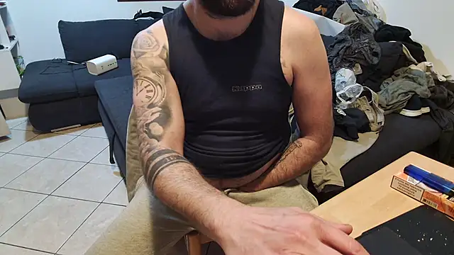 maialinofriuli online show from February 16, 2026, 12:09 am