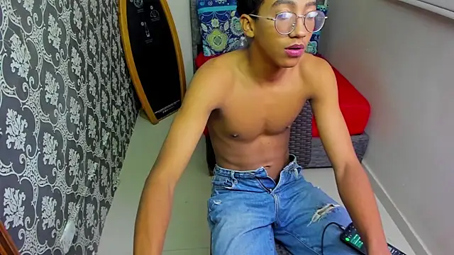 Snapshot of Danny_Twink20 chatting on March 16, 2025, 5:47 am Danny Twink20 online show from March 16, 2025, 5:47 am