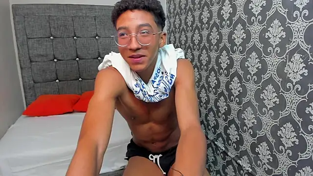 Snapshot of Danny_Twink20 chatting on March 21, 2025, 8:39 am Danny Twink20 online show from March 21, 2025, 8:39 am