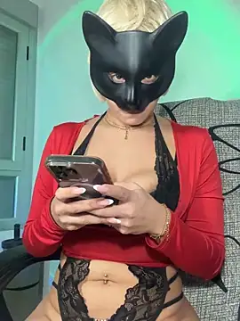 Hannah Kiim online show from March 25, 2026, 11:47 pm