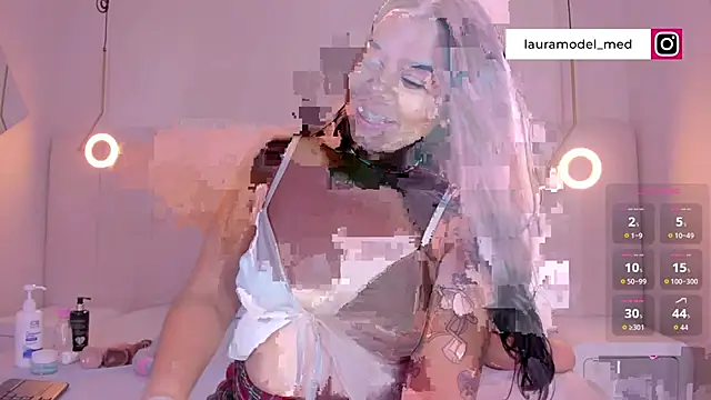 Snapshot of riri_candy chatting on February 5, 2026, 3:46 am riri candy online show from February 5, 2026, 3:46 am