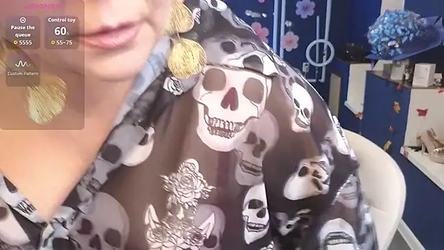 Kira Kenet online show from November 12, 2025, 7:45 am