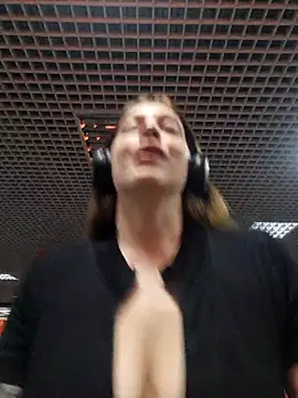 Snapshot of Bella_Gloria chatting on September 16, 2025, 5:25 pm Bella Gloria online show from September 16, 2025, 5:25 pm