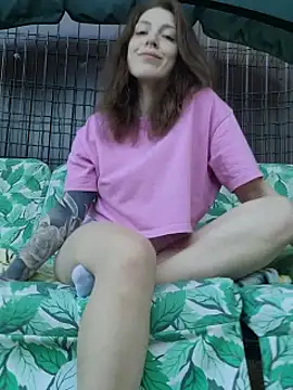 Snapshot of Bella_Gloria chatting on September 24, 2025, 12:22 pm Bella Gloria online show from September 24, 2025, 12:22 pm