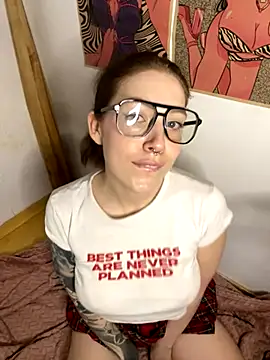 Snapshot of Bella_Gloria chatting on November 5, 2025, 7:11 am Bella Gloria online show from November 5, 2025, 7:11 am