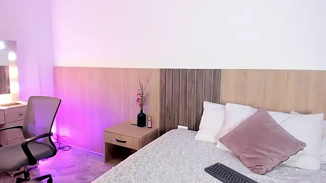  SamantaGomez online show from September 10, 2025, 7:35 pm