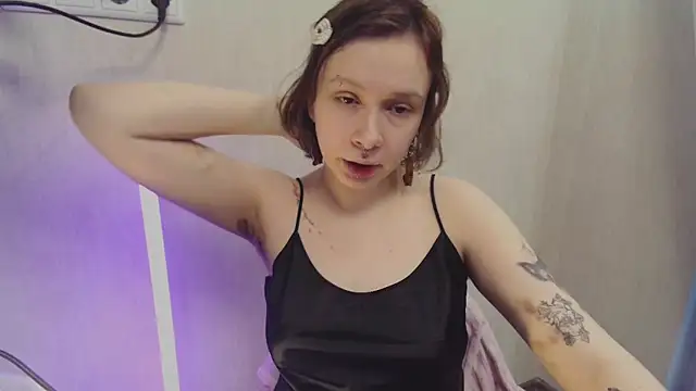 Snapshot of Lil_foxxx chatting on December 16, 2025, 10:41 am Lil foxxx online show from December 16, 2025, 10:41 am