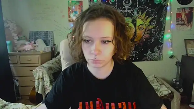 Snapshot of Lil_foxxx chatting on October 7, 2025, 10:16 am Lil foxxx online show from October 7, 2025, 10:16 am