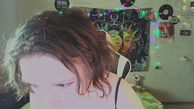 Snapshot of Lil_foxxx chatting on December 5, 2025, 7:40 am Lil foxxx online show from December 5, 2025, 7:40 am