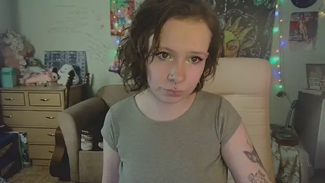 Snapshot of Lil_foxxx chatting on October 1, 2025, 12:53 pm Lil foxxx online show from October 1, 2025, 12:53 pm