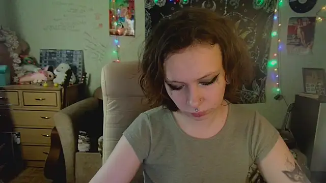 Snapshot of Lil_foxxx chatting on October 2, 2025, 11:02 am Lil foxxx online show from October 2, 2025, 11:02 am